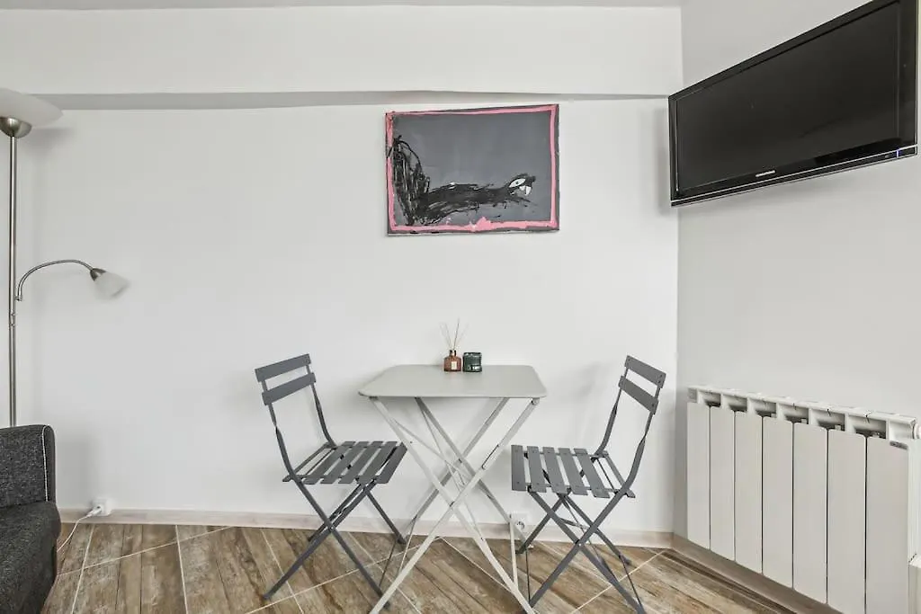 With Little Garden-terrace At Trocadero Apartamento *
