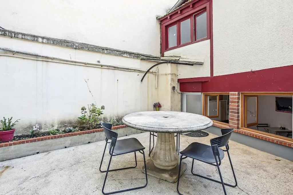 With Little Garden-terrace At Trocadero *