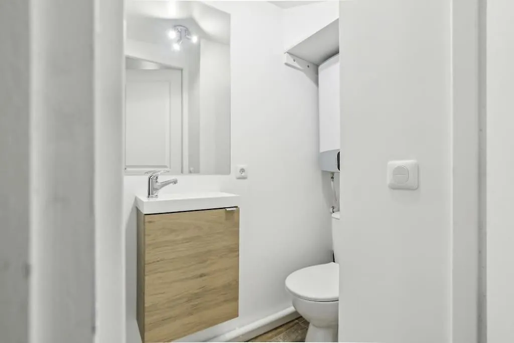 Apartman With Little Garden-terrace At Trocadero *