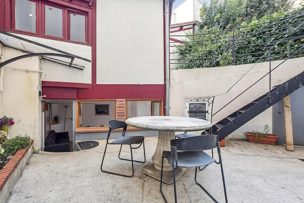 Apartman With Little Garden-terrace At Trocadero Párizs